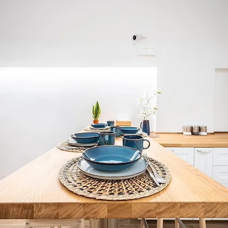 Domus Piramide * Rome