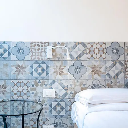 Bed & Breakfast Domus Piramide Rome