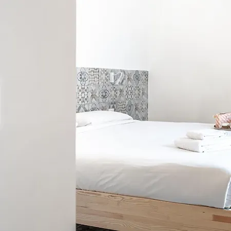 Domus Piramide * Rome