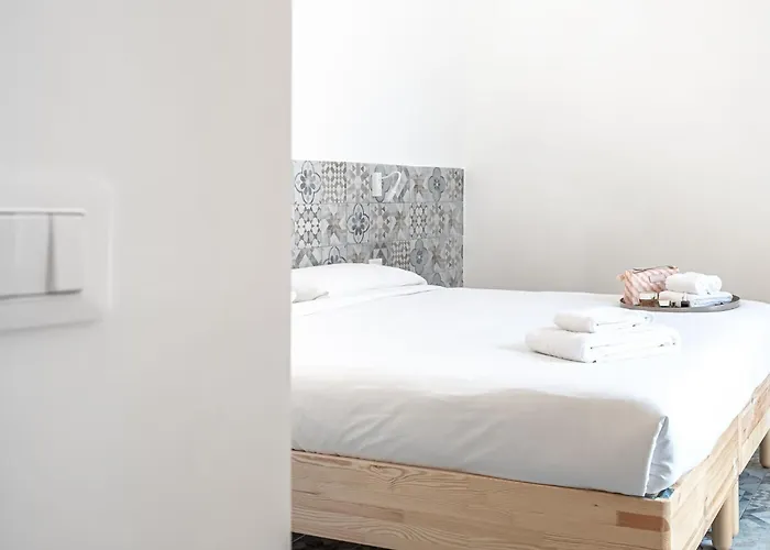 Domus Piramide * ローマ