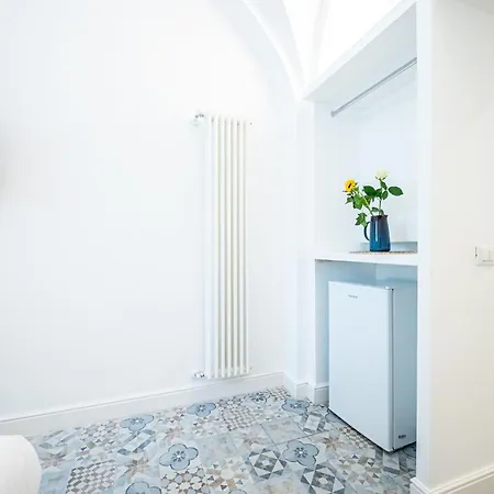 Domus Piramide * Roma