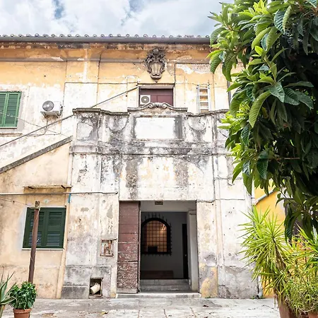 Domus Piramide Bed & Breakfast