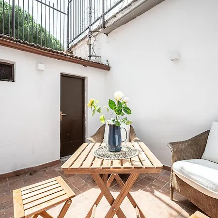 Domus Piramide