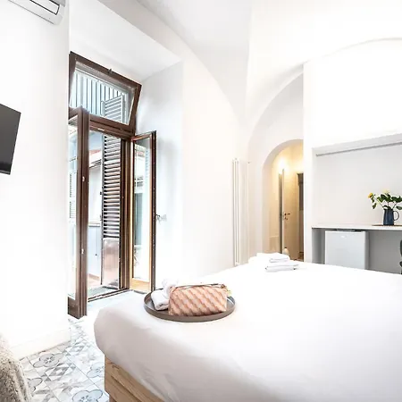 Domus Piramide * Roma