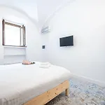 Couette-café Domus Piramide Rome