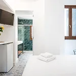 Couette-café Domus Piramide Rome