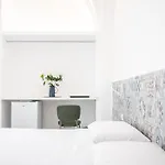 Domus Piramide Couette-café Rome