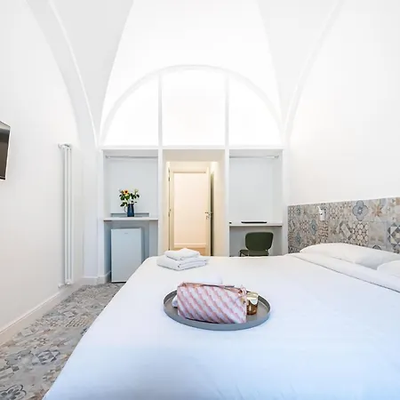 Couette-café Domus Piramide Rome