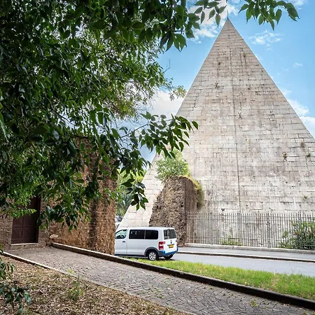Domus Piramide * Róma